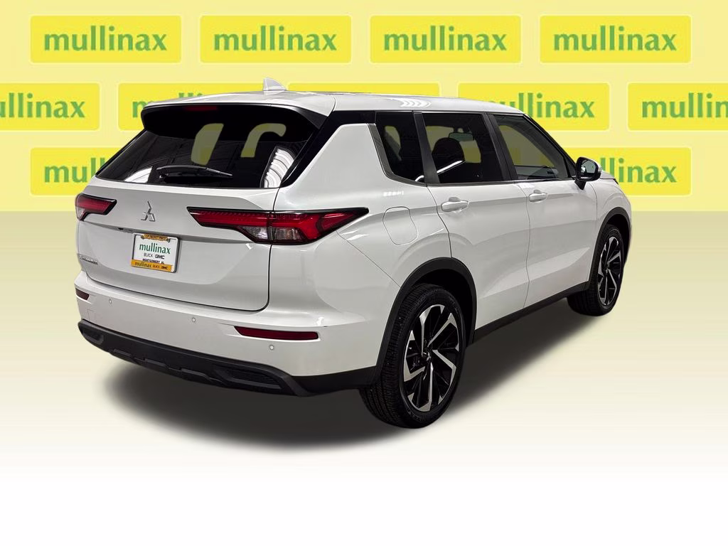 2022 White Diamond Mitsubishi Outlander ES FWD SUV