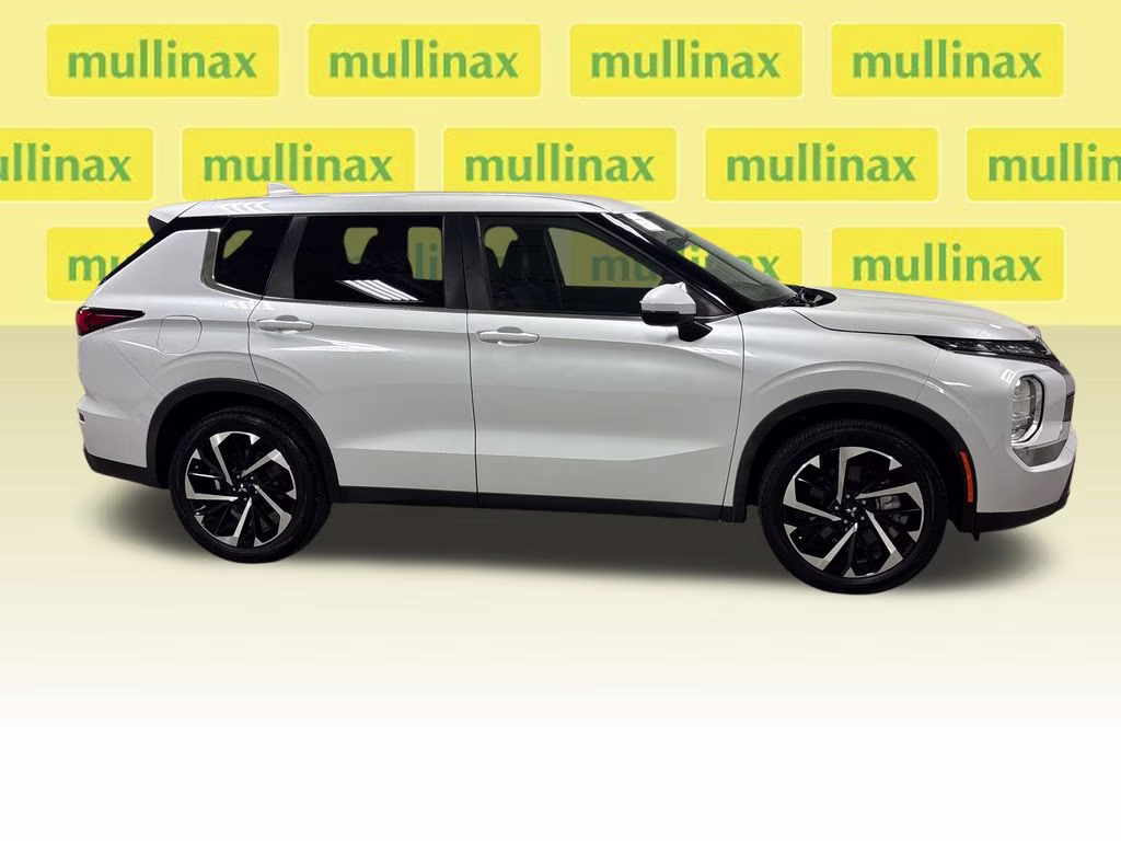 2022 White Diamond Mitsubishi Outlander ES FWD SUV