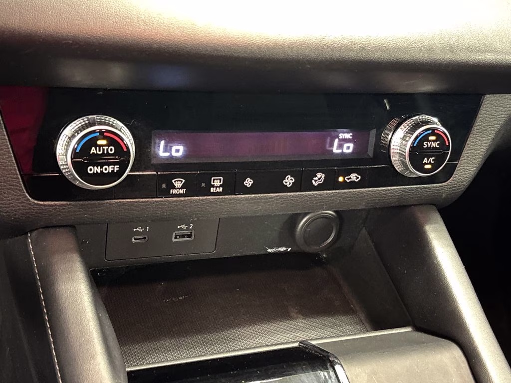 2022 White Diamond Mitsubishi Outlander ES FWD SUV