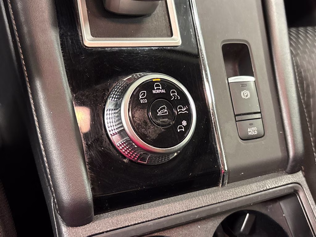 2022 White Diamond Mitsubishi Outlander ES FWD SUV