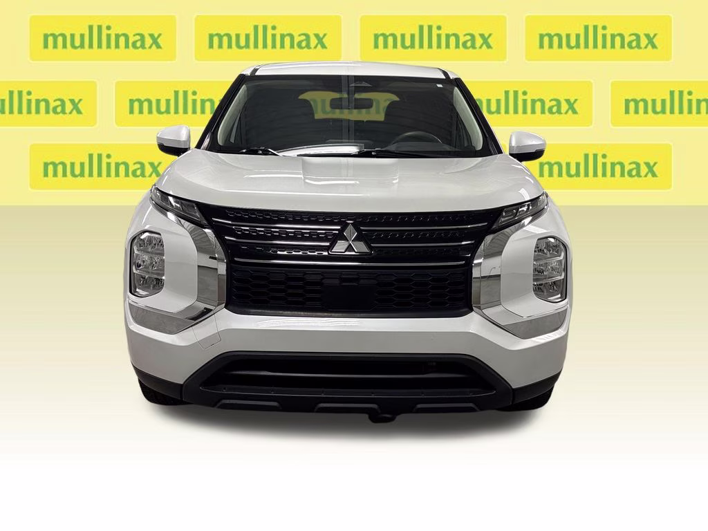 2022 White Diamond Mitsubishi Outlander ES FWD SUV