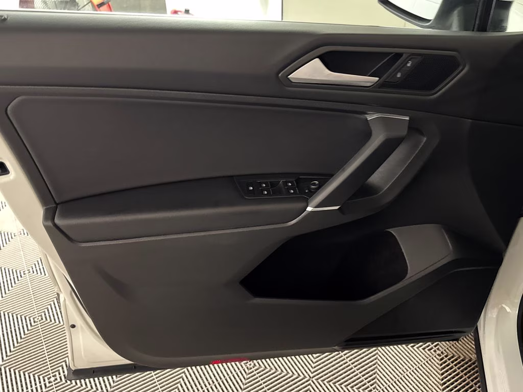 2020 Pure White Volkswagen Tiguan 2.0T SE AWD SUV