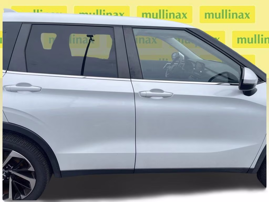 2022 White Diamond Mitsubishi Outlander ES FWD SUV