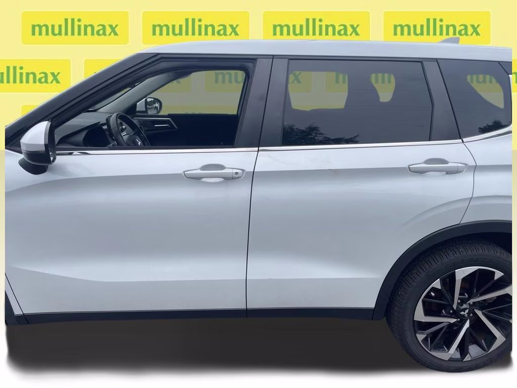 2022 White Diamond Mitsubishi Outlander ES FWD SUV