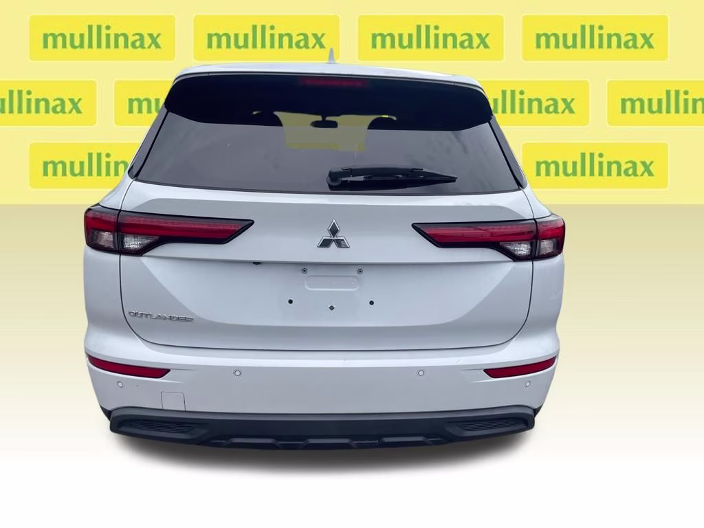 2022 White Diamond Mitsubishi Outlander ES FWD SUV