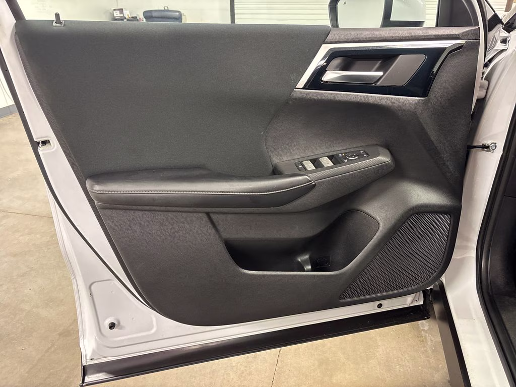 2022 White Diamond Mitsubishi Outlander ES FWD SUV