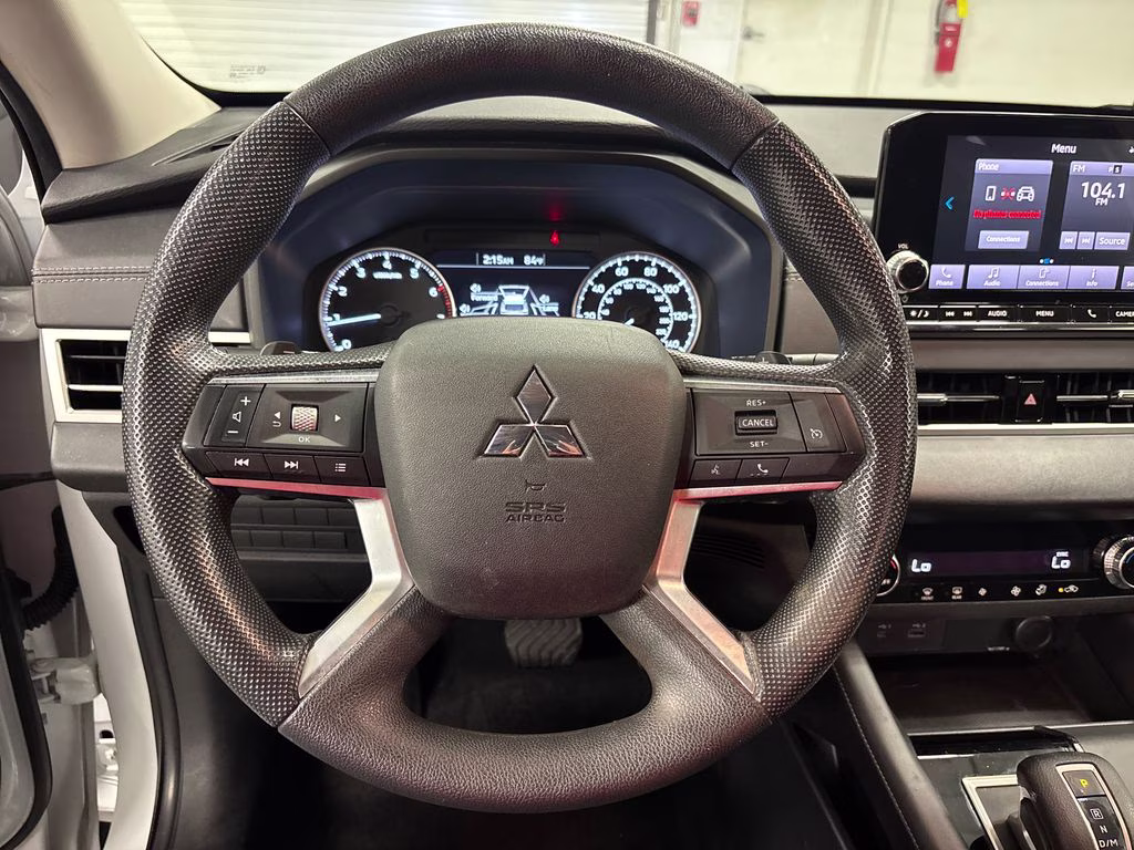 2022 White Diamond Mitsubishi Outlander ES FWD SUV