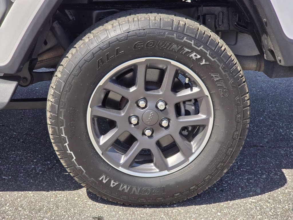 2020 Bright White Clearcoat Jeep Gladiator Overland 4X4 Truck