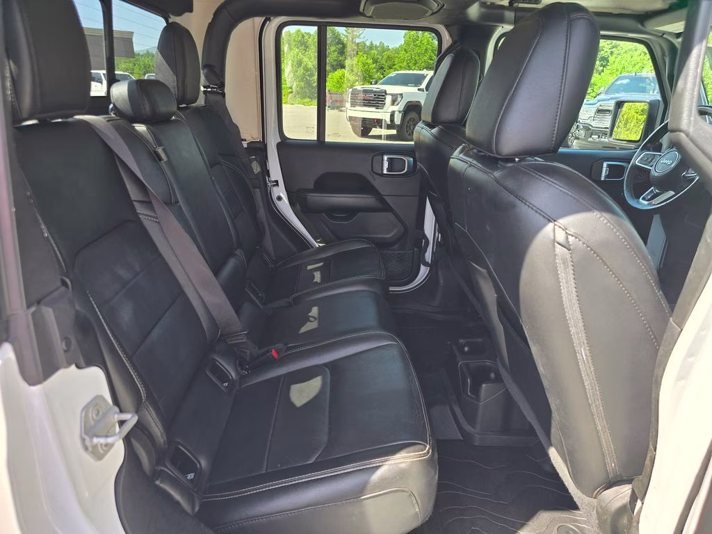 2020 Bright White Clearcoat Jeep Gladiator Overland 4X4 Truck