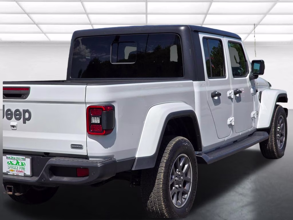 2020 Bright White Clearcoat Jeep Gladiator Overland 4X4 Truck
