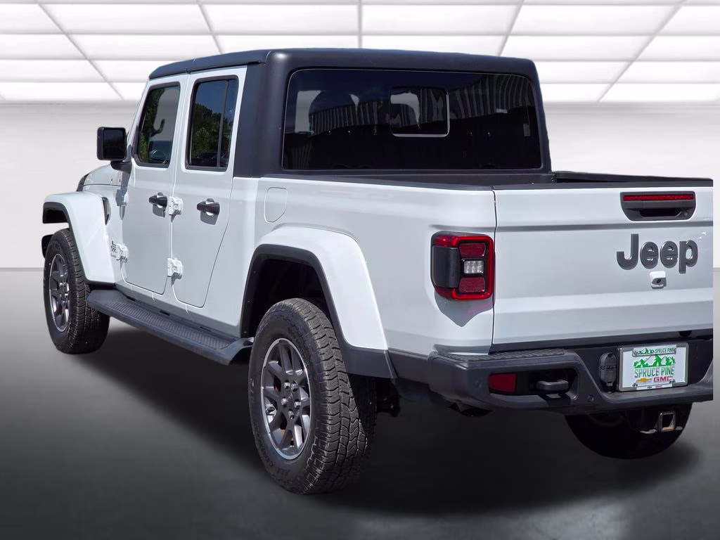 2020 Bright White Clearcoat Jeep Gladiator Overland 4X4 Truck