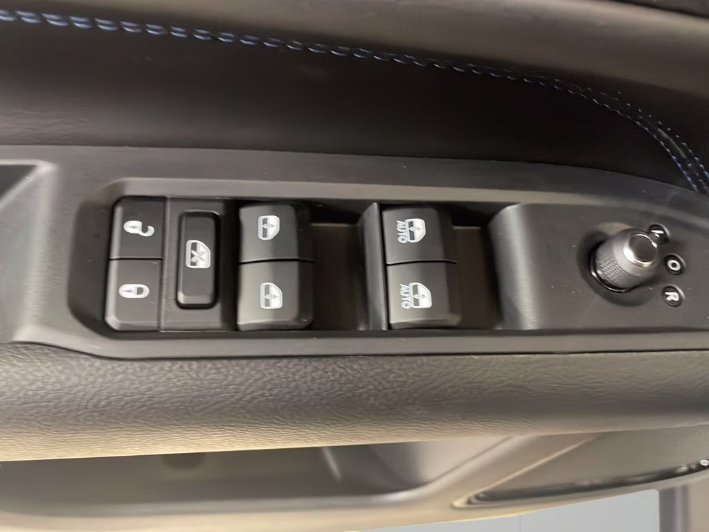 2026 Bright White Clearcoat Jeep Compass Latitude 4X4 SUV