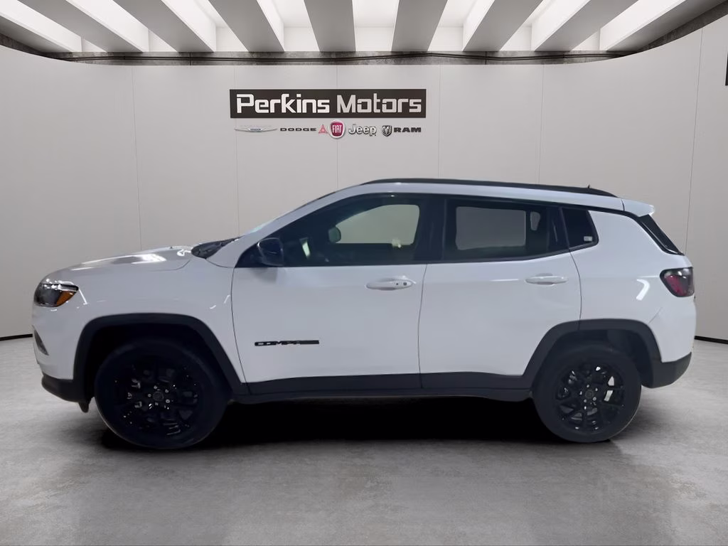 2026 Bright White Clearcoat Jeep Compass Latitude 4X4 SUV