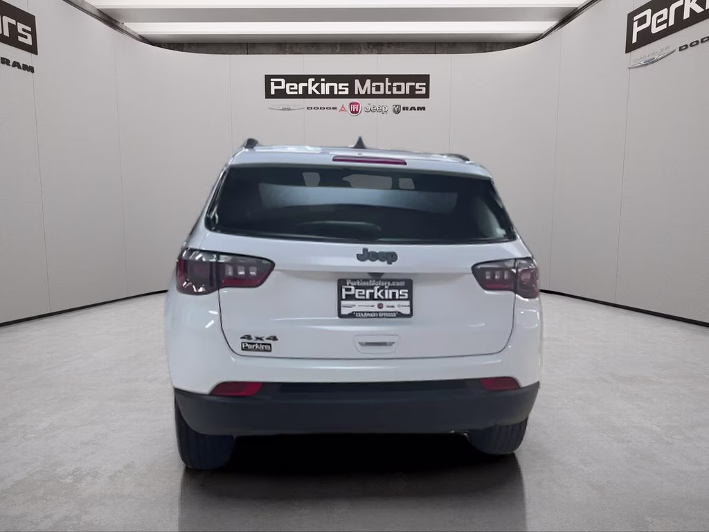 2026 Bright White Clearcoat Jeep Compass Latitude 4X4 SUV