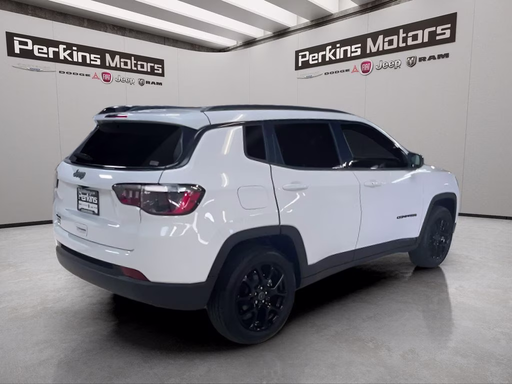 2026 Bright White Clearcoat Jeep Compass Latitude 4X4 SUV