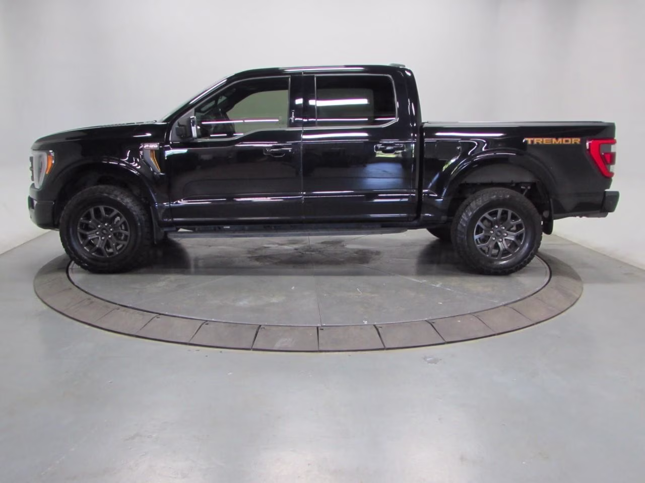 2022 Agate Black Metallic Ford F-150 4WD SuperCrew Box 4X4 Truck