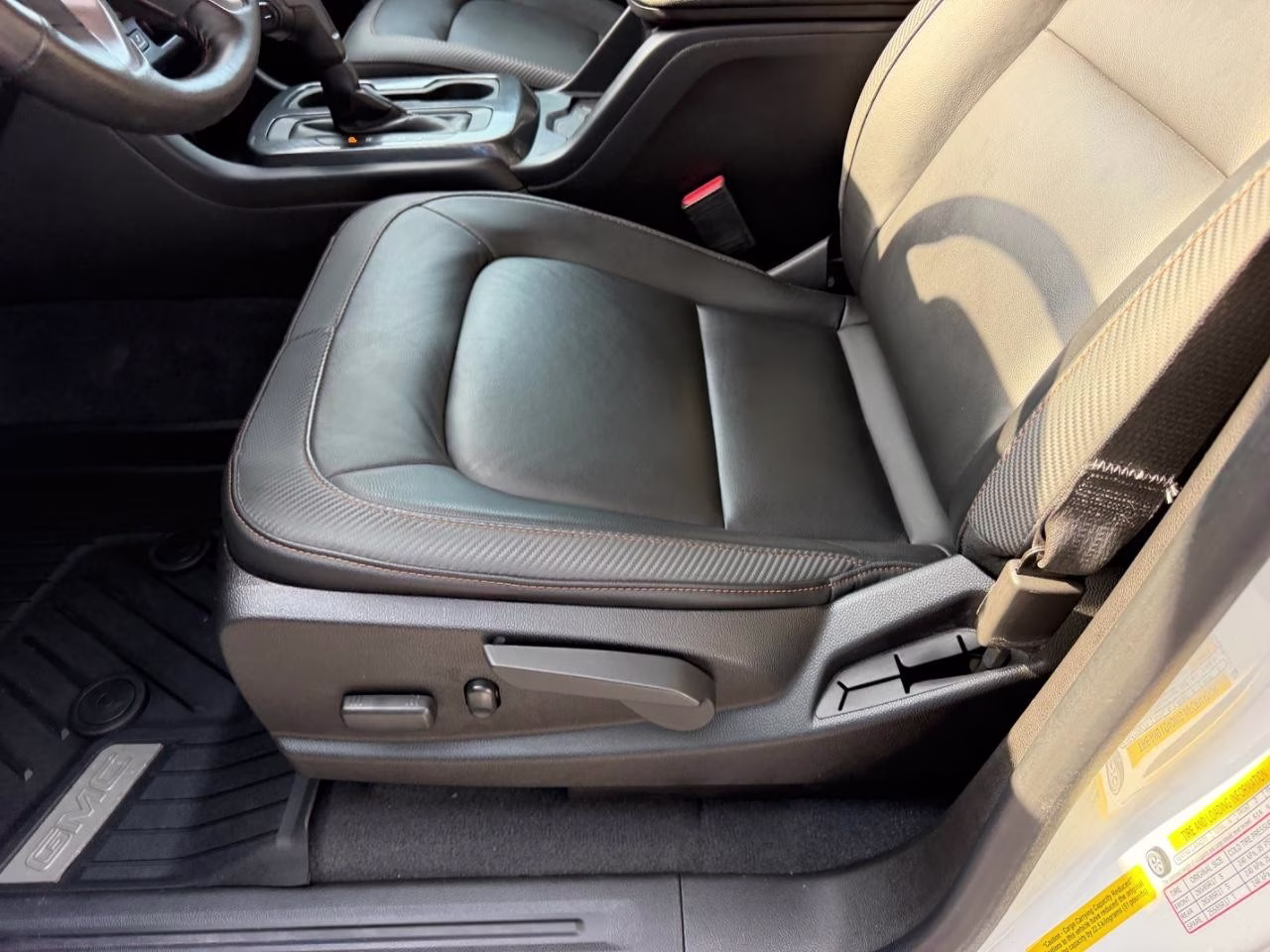 2021 Summit White GMC Canyon AT4 w/Leather 4X4 Truck