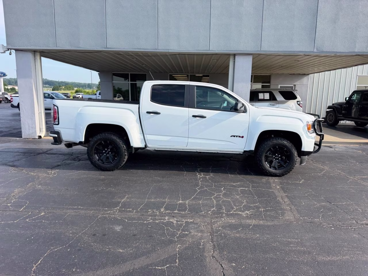 2021 Summit White GMC Canyon AT4 w/Leather 4X4 Truck