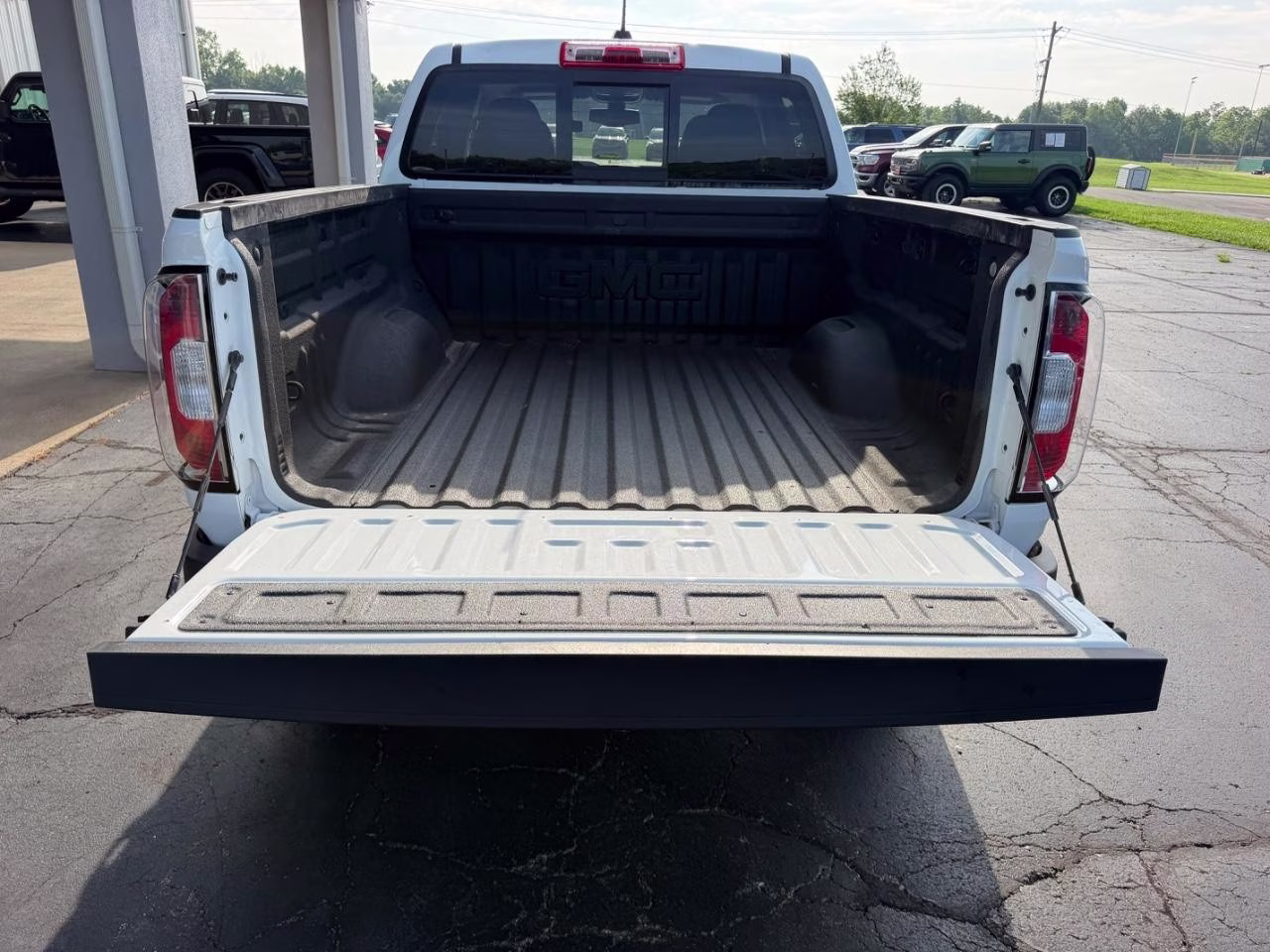 2021 Summit White GMC Canyon AT4 w/Leather 4X4 Truck