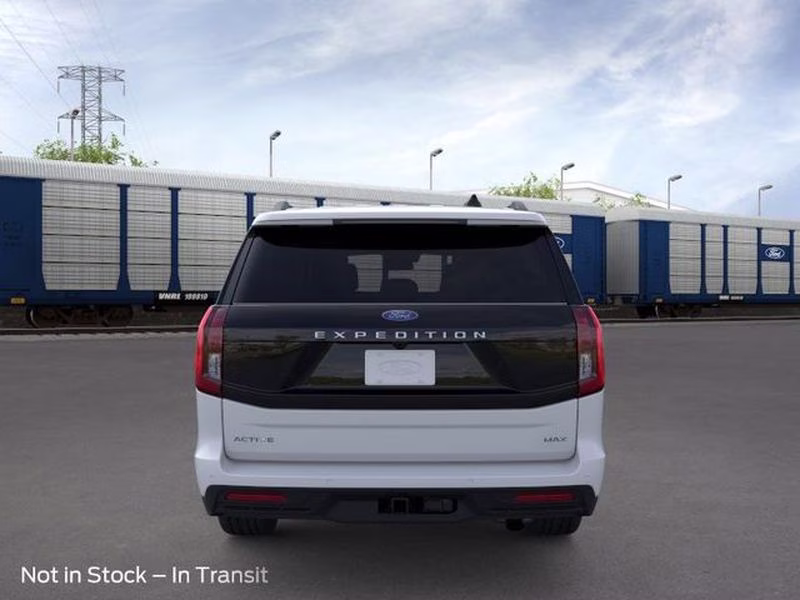 2026 Space Silver Metallic Ford Expedition Max Active 4X4 Crossover