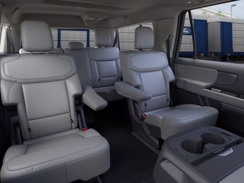 2026 Space Silver Metallic Ford Expedition Max Active 4X4 Crossover