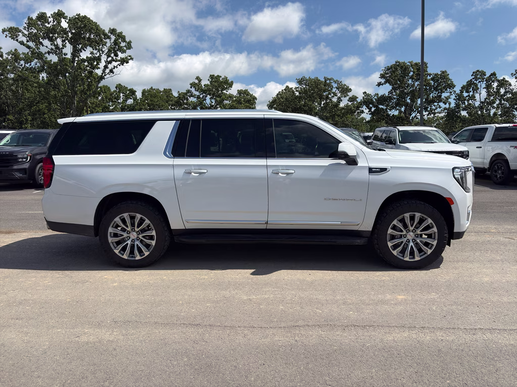 2021 White Frost Tricoat GMC Yukon XL Denali 4X4 SUV