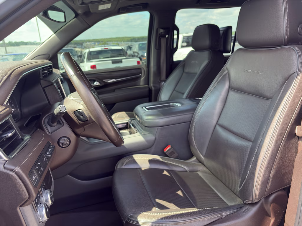 2021 White Frost Tricoat GMC Yukon XL Denali 4X4 SUV