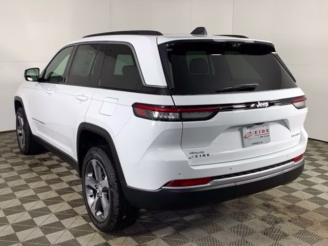 2026 Bright White Clearcoat Jeep Grand Cherokee Limited 4X4 SUV