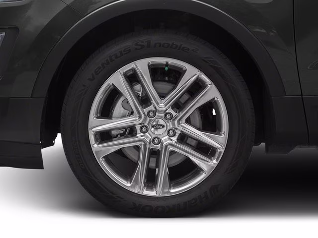 2017 White Platinum Ford Explorer XLT 4X4 SUV