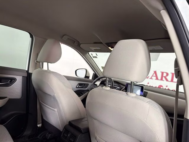 2021 Pearl White Nissan Rogue SV FWD SUV