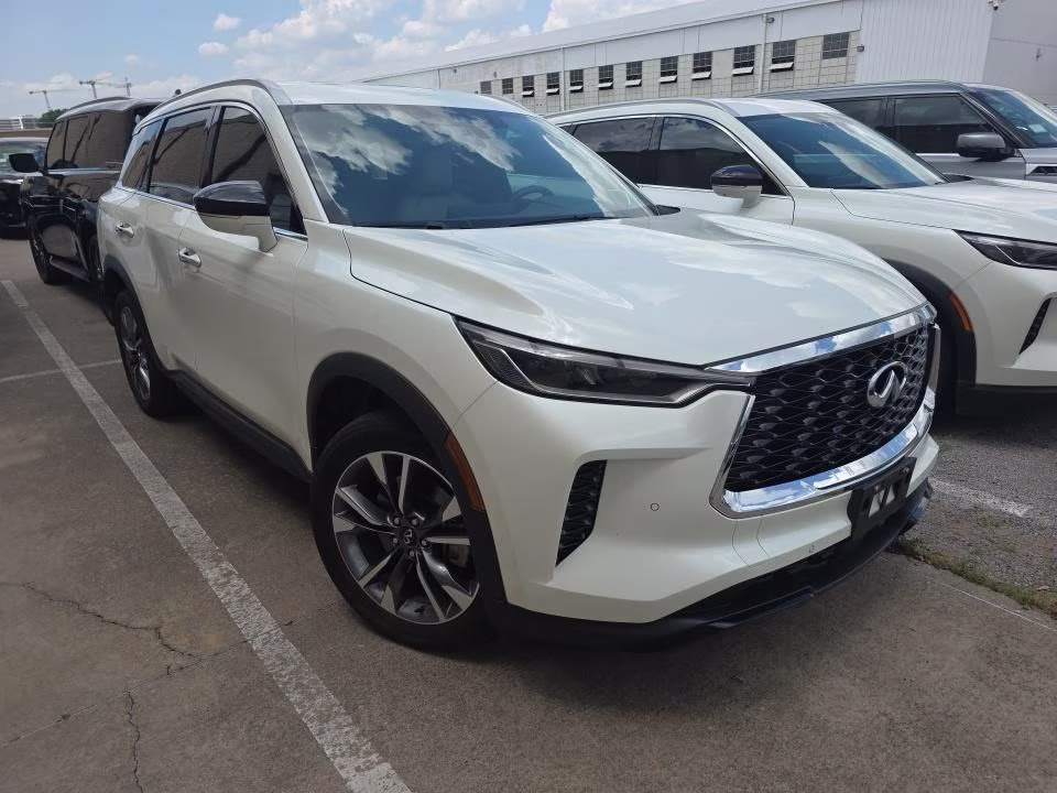 2023 Majestic White INFINITI QX60 LUXE FWD SUV