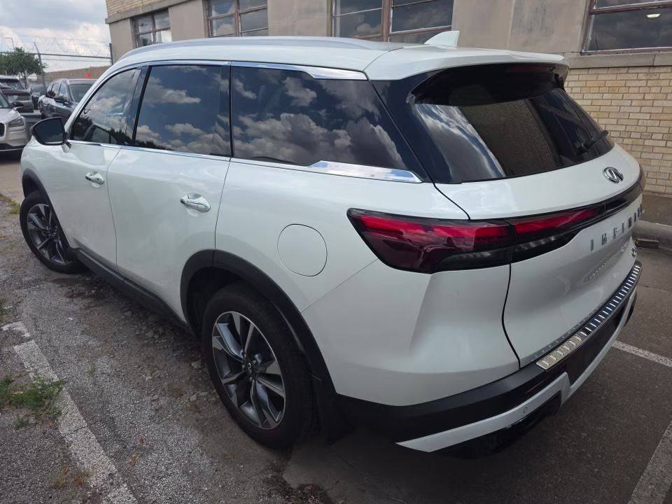 2023 Majestic White INFINITI QX60 LUXE FWD SUV
