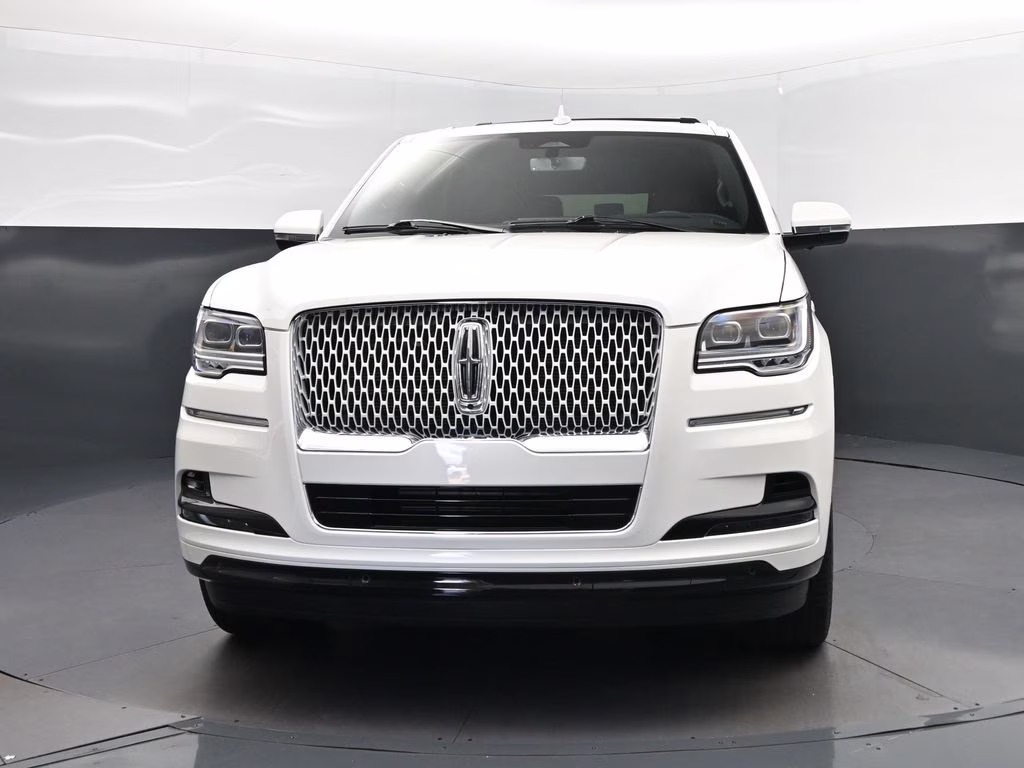 2024 White Metallic Lincoln Navigator Reserve 4X4 SUV