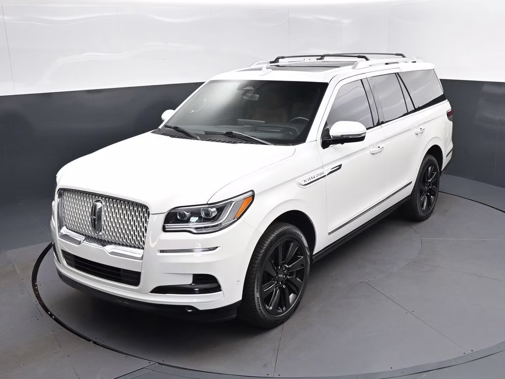 2024 White Metallic Lincoln Navigator Reserve 4X4 SUV