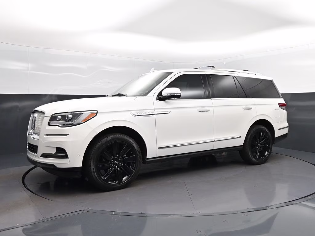2024 White Metallic Lincoln Navigator Reserve 4X4 SUV