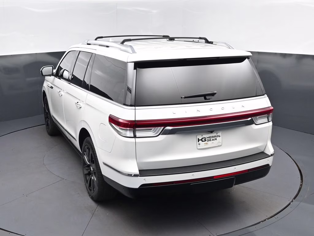 2024 White Metallic Lincoln Navigator Reserve 4X4 SUV