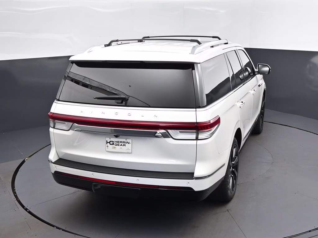 2024 White Metallic Lincoln Navigator Reserve 4X4 SUV