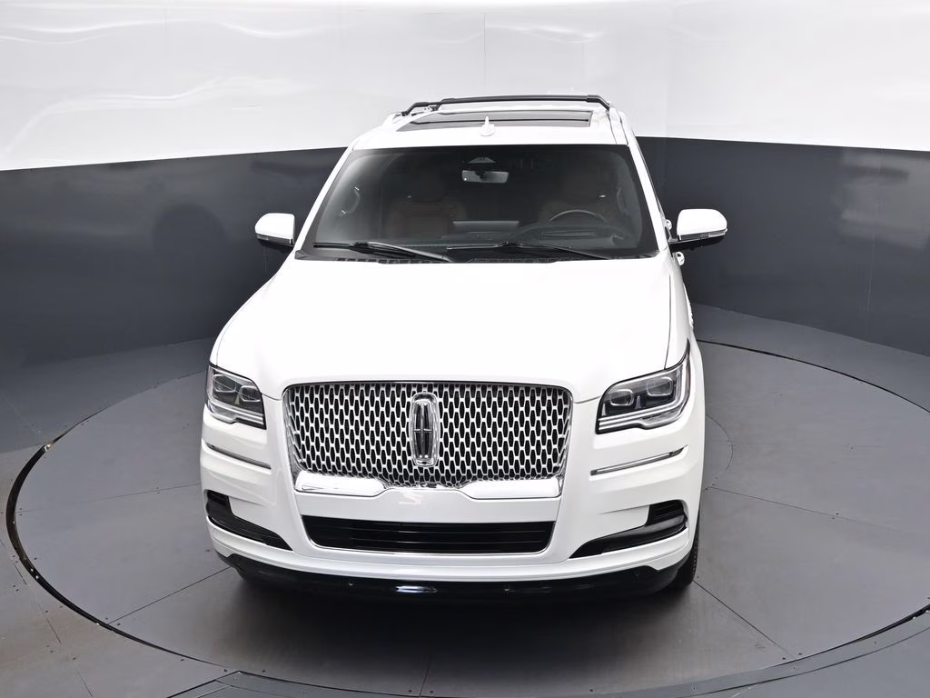 2024 White Metallic Lincoln Navigator Reserve 4X4 SUV