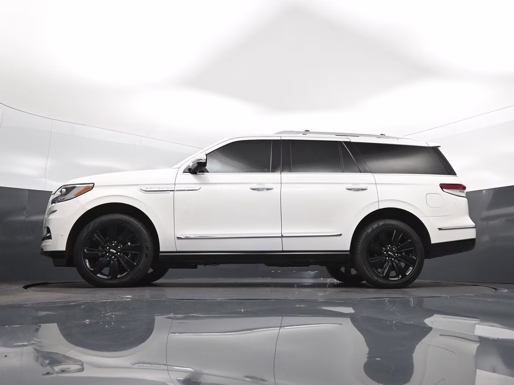 2024 White Metallic Lincoln Navigator Reserve 4X4 SUV