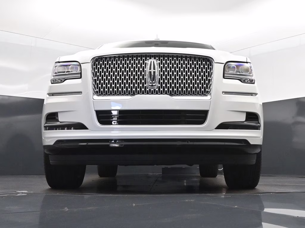 2024 White Metallic Lincoln Navigator Reserve 4X4 SUV
