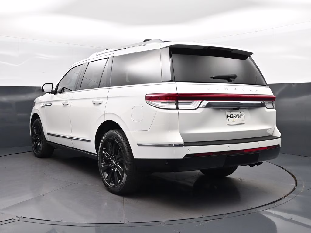 2024 White Metallic Lincoln Navigator Reserve 4X4 SUV
