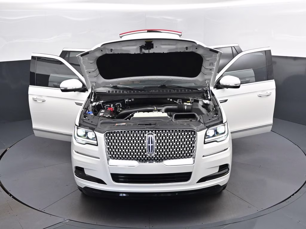 2024 White Metallic Lincoln Navigator Reserve 4X4 SUV