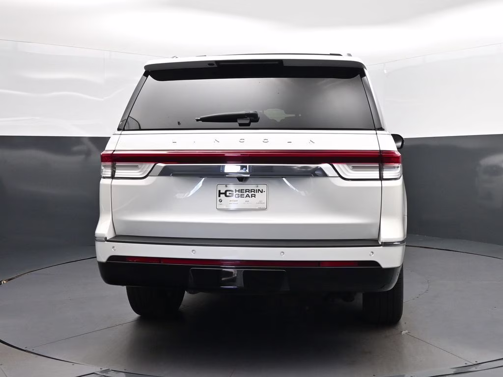 2024 White Metallic Lincoln Navigator Reserve 4X4 SUV