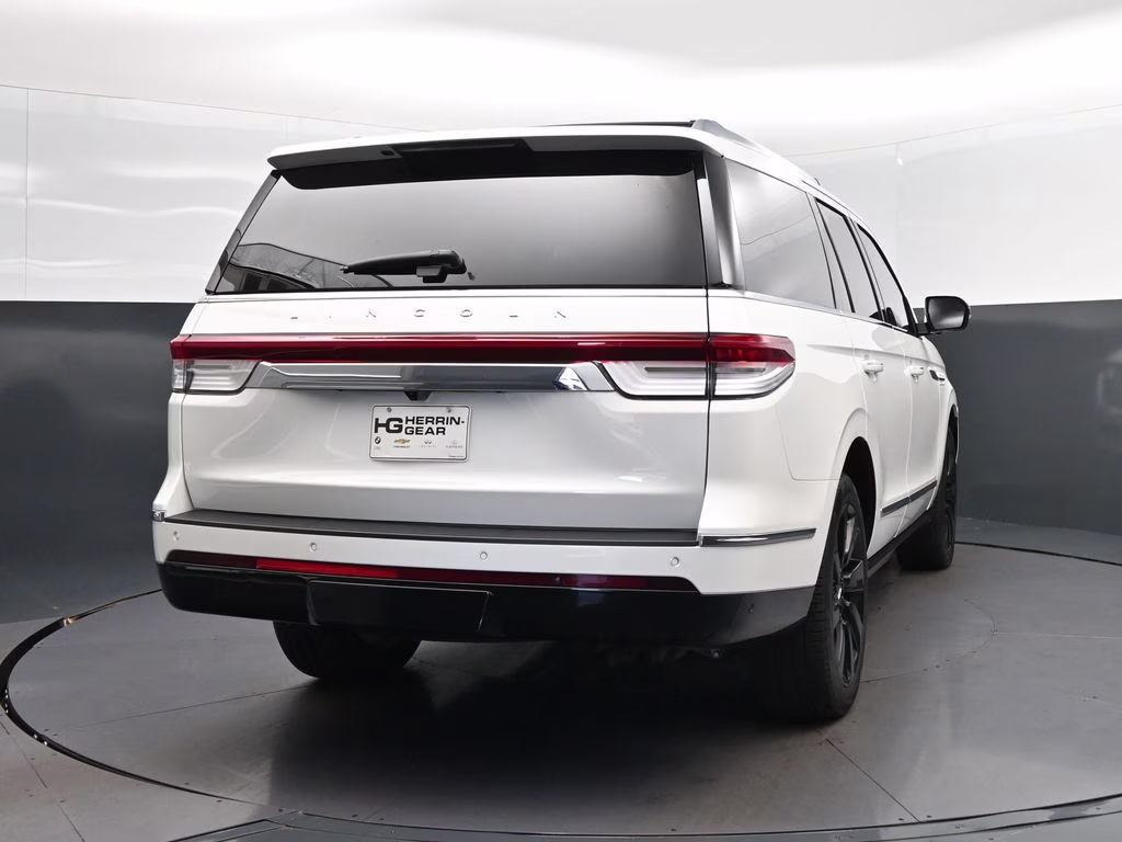2024 White Metallic Lincoln Navigator Reserve 4X4 SUV