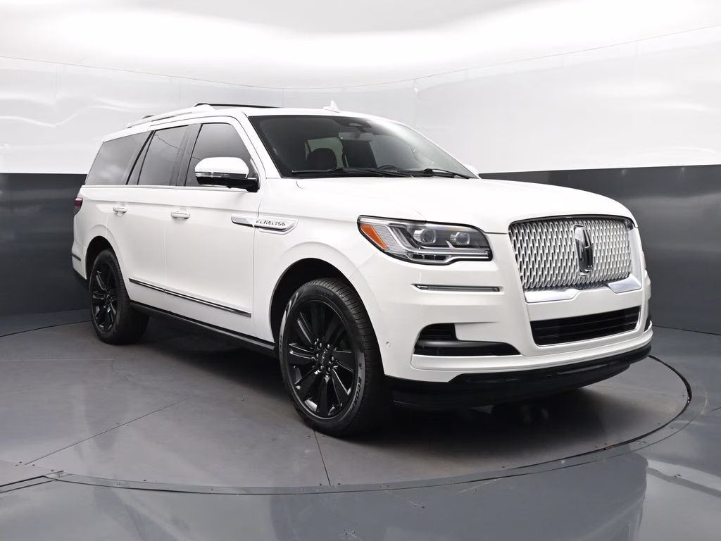 2024 White Metallic Lincoln Navigator Reserve 4X4 SUV