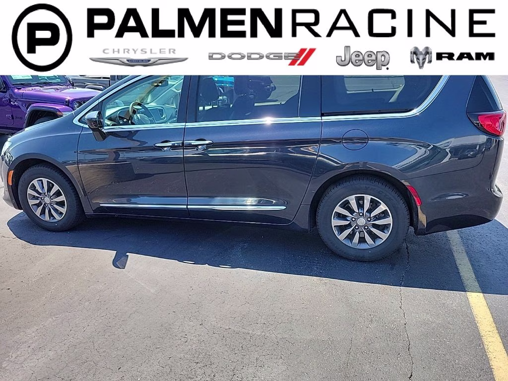 2019 Chrysler Pacifica Touring L Plus's photo