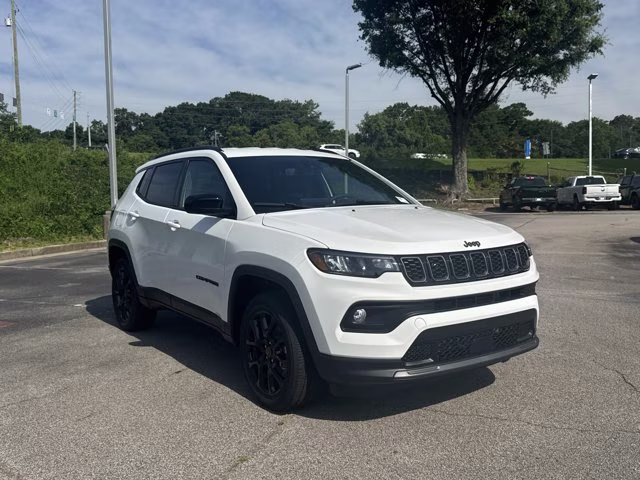 2026 Bright White Clearcoat Jeep Compass Latitude Altitude 4X4 SUV