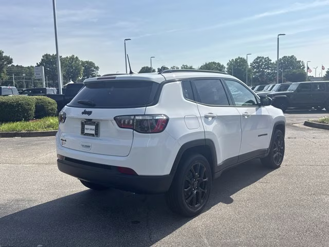 2026 Bright White Clearcoat Jeep Compass Latitude Altitude 4X4 SUV