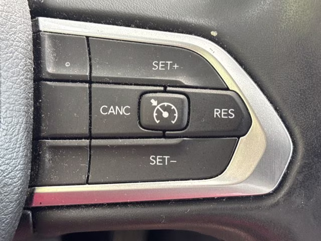 2022 Bright White Clearcoat Jeep Compass Latitude Lux 4X4 SUV