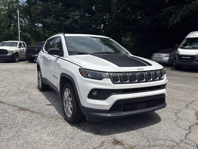 2022 Bright White Clearcoat Jeep Compass Latitude Lux 4X4 SUV